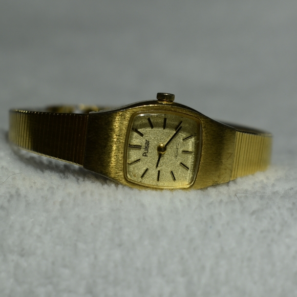 Vintage Pulsar Gold Tone Quartz Watch with Security Chain - Picture 3 of 11